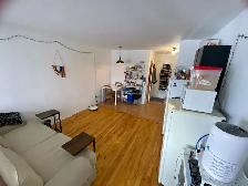 2 1/2 tout inclus, métro Jean-talon , 975$ meublé , 1er Juillet - Photo 3