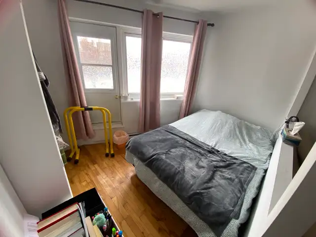 2 1/2 tout inclus, métro Jean-talon , 975$ meublé , 1er Juillet - Photo 4