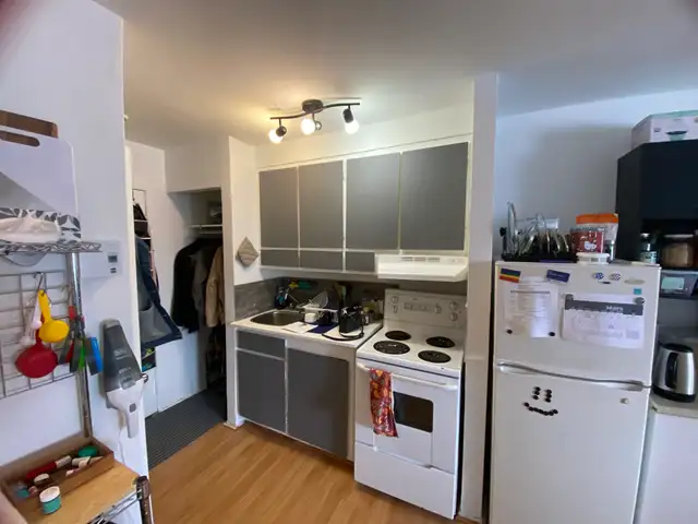 2 1/2 tout inclus, métro Jean-talon , 975$ meublé , 1er Juillet - Photo 8