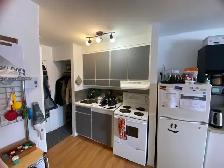 2 1/2 tout inclus, métro Jean-talon , 975$ meublé , 1er Juillet - Photo 8