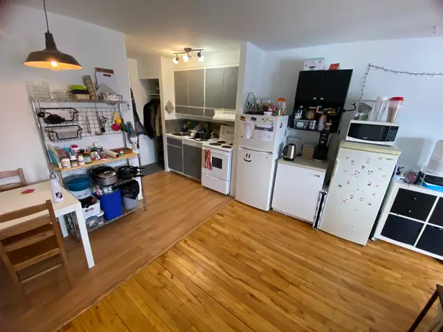 2 1/2 tout inclus, métro Jean-talon , 975$ meublé , 1er Juillet - Photo 9