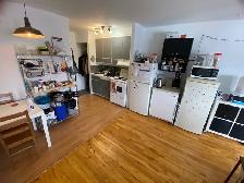 2 1/2 tout inclus, métro Jean-talon , 975$ meublé , 1er Juillet - Photo 9