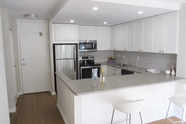 Beautiful 2 bdrm   Den to Rent at Bay Terrace Apartments!