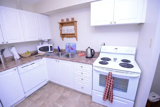 Beautiful 2 bdrm   Den to Rent at Bay Terrace Apartments! - Photo 8