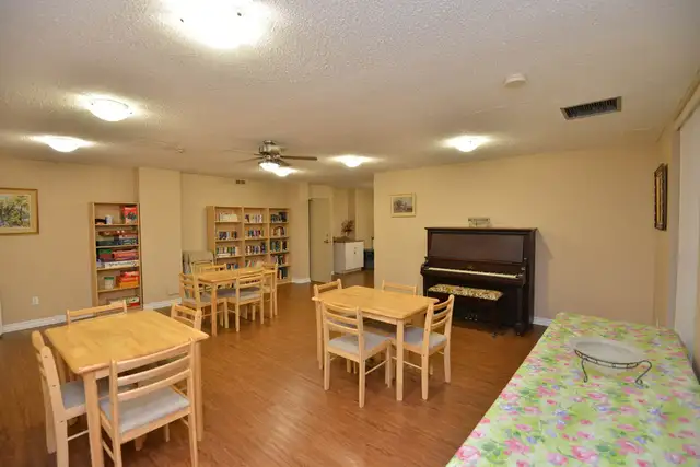 Beautiful 2 bdrm   Den to Rent at Bay Terrace Apartments! - Photo 13
