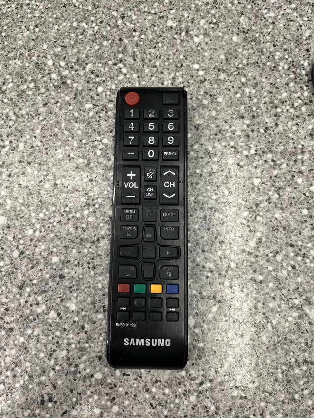 Samsung 32" Smart TV - Photo 2