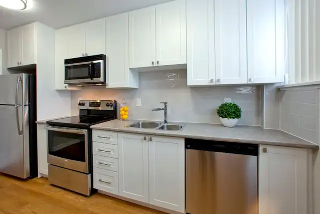 3 BEDROOM   1.5 BATHROOM TOWNHOUSE FOR RENT!