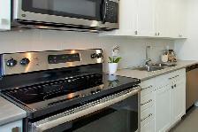 3 BEDROOM   1.5 BATHROOM TOWNHOUSE FOR RENT! - Photo 2