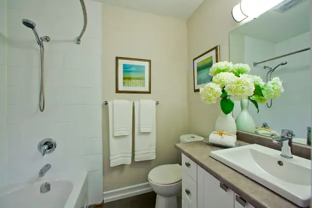 3 BEDROOM   1.5 BATHROOM TOWNHOUSE FOR RENT! - Photo 8