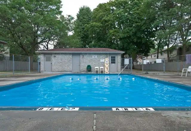 3 BEDROOM   1.5 BATHROOM TOWNHOUSE FOR RENT! - Photo 11