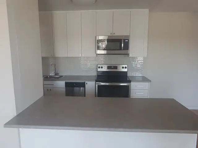 Stunning 2 Bedroom Apartment for Rent in Whitby! - Photo 2