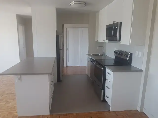 Stunning 2 Bedroom Apartment for Rent in Whitby! - Photo 3