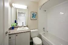 Stunning 2 Bedroom Apartment for Rent in Whitby! - Photo 8