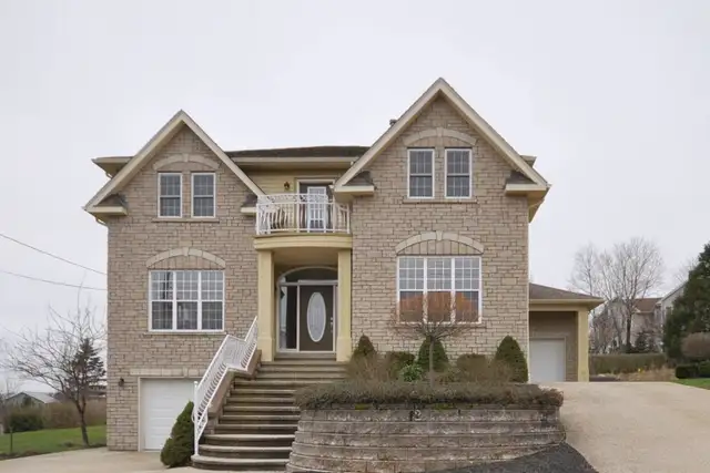 4 Bedroom 3 Bath House in Desirable Halifax Neighbourhood