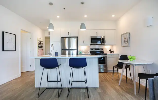 Modern 1 BR with Den in the heart of South Osborne - Stationside - Photo 6