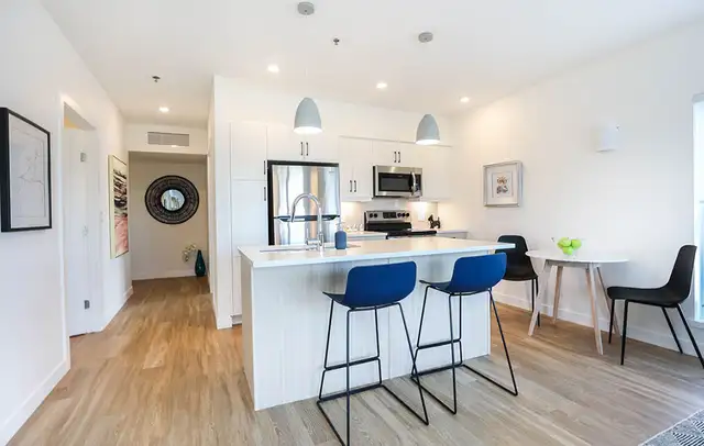 Modern 1 BR with Den in the heart of South Osborne - Stationside - Photo 10