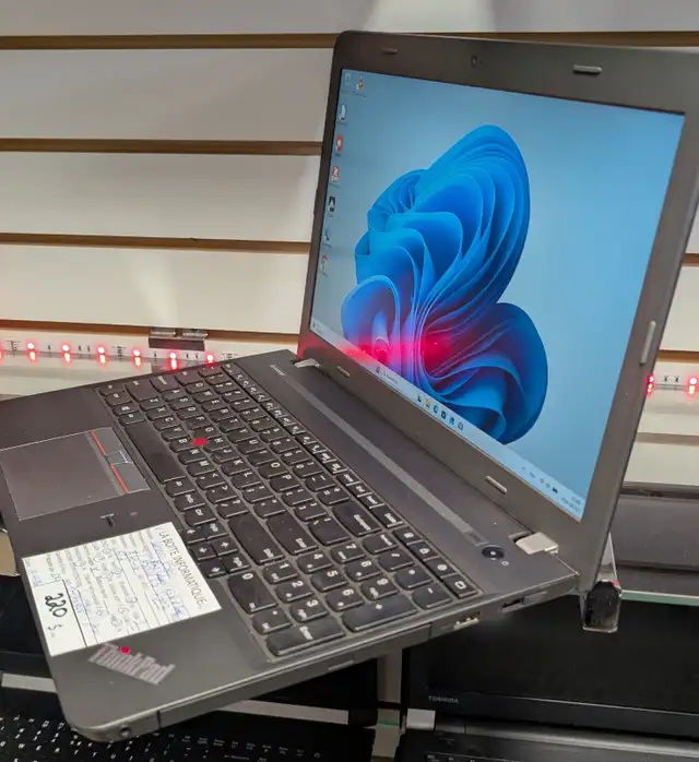 Laptop Lenovo E560 15,6' i7-6500U | 16Go DDR4 SSD 512Go R7 M370 - Photo 2