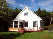 07-005 FURNISHED Lakefront home, all utilities incl. till June30