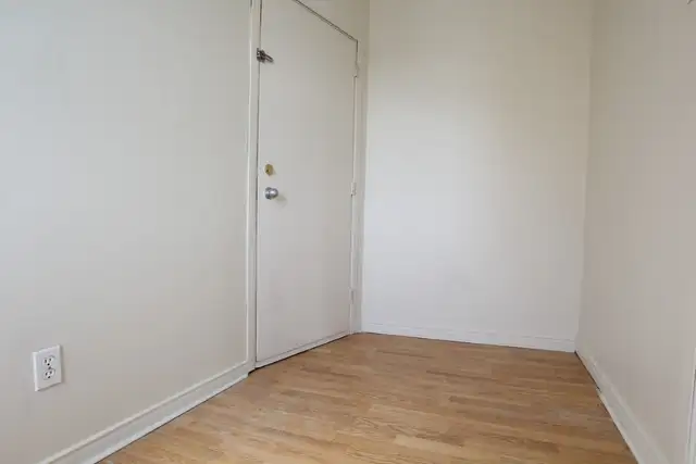 2 Bdm   Den/1 Bth Apt, All Utils Incl, May 15 - Photo 2