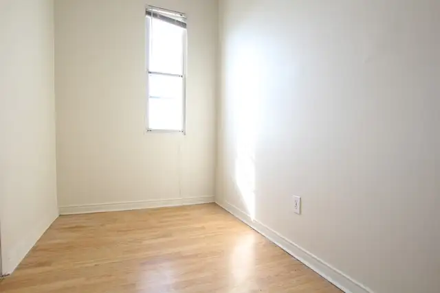 2 Bdm   Den/1 Bth Apt, All Utils Incl, May 15 - Photo 3