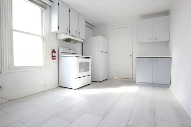 2 Bdm   Den/1 Bth Apt, All Utils Incl, May 15 - Photo 4