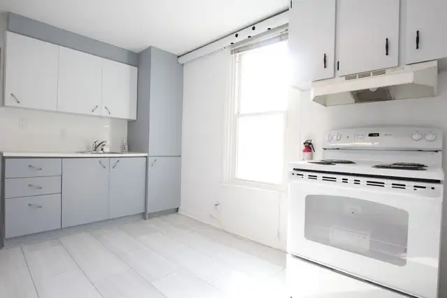 2 Bdm   Den/1 Bth Apt, All Utils Incl, May 15 - Photo 5