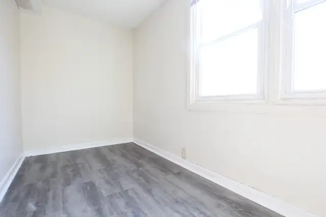 2 Bdm   Den/1 Bth Apt, All Utils Incl, May 15 - Photo 8