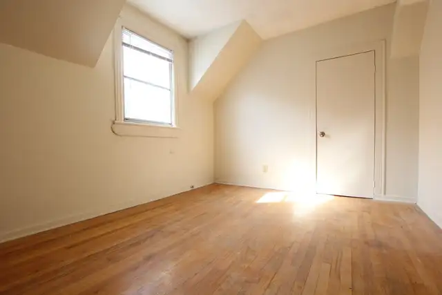 2 Bdm   Den/1 Bth Apt, All Utils Incl, May 15 - Photo 11