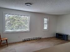Main floor 2 bdrm   den in quiet sixplex in West end - Photo 5