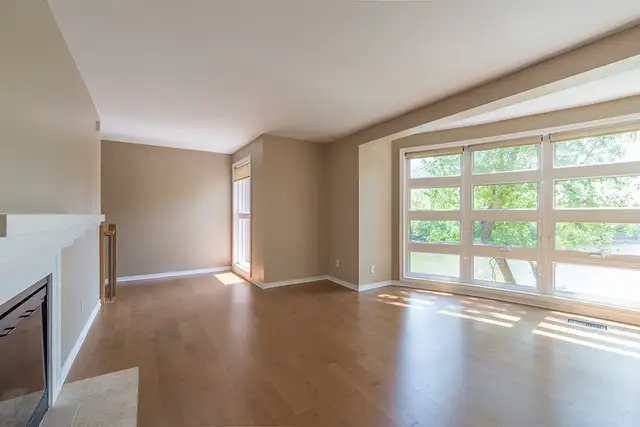 Stunning 2Storey Riverfront Condo, 2 Bed, 1Pkg, AvailNow!