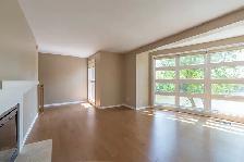 Stunning 2Storey Riverfront Condo, 2 Bed, 1Pkg, AvailNow!