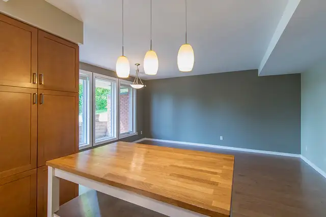 Stunning 2Storey Riverfront Condo, 2 Bed, 1Pkg, AvailNow! - Photo 6