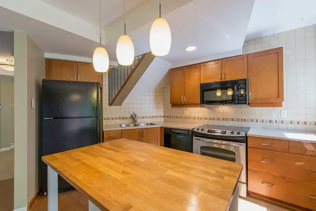 Stunning 2Storey Riverfront Condo, 2 Bed, 1Pkg, AvailNow! - Photo 7