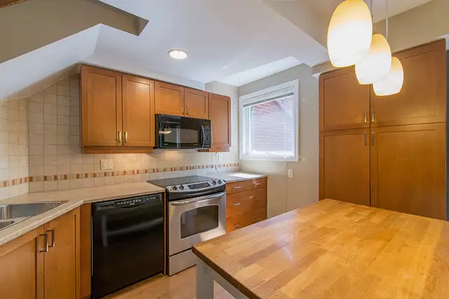 Stunning 2Storey Riverfront Condo, 2 Bed, 1Pkg, AvailNow! - Photo 8