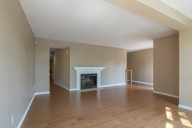 Stunning 2Storey Riverfront Condo, 2 Bed, 1Pkg, AvailNow! - Photo 10