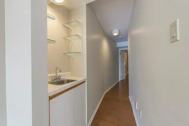 Stunning 2Storey Riverfront Condo, 2 Bed, 1Pkg, AvailNow! - Photo 12