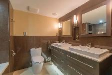 Stunning 2Storey Riverfront Condo, 2 Bed, 1Pkg, AvailNow! - Photo 17