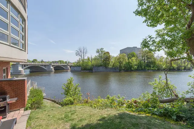 Stunning 2Storey Riverfront Condo, 2 Bed, 1Pkg, AvailNow! - Photo 18