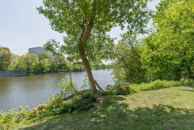 Stunning 2Storey Riverfront Condo, 2 Bed, 1Pkg, AvailNow! - Photo 19