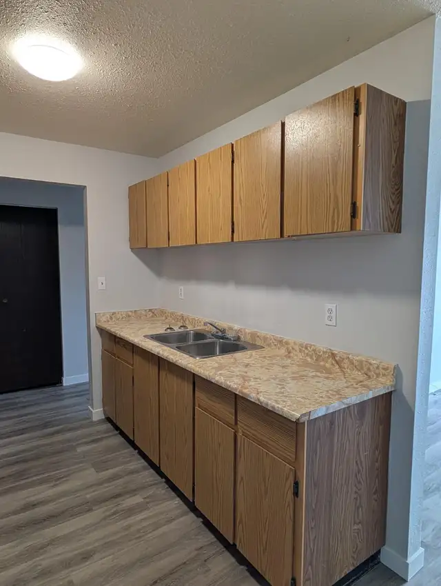 Unfurnished 2 Bed, 1 Bath Apartment - Photo 2