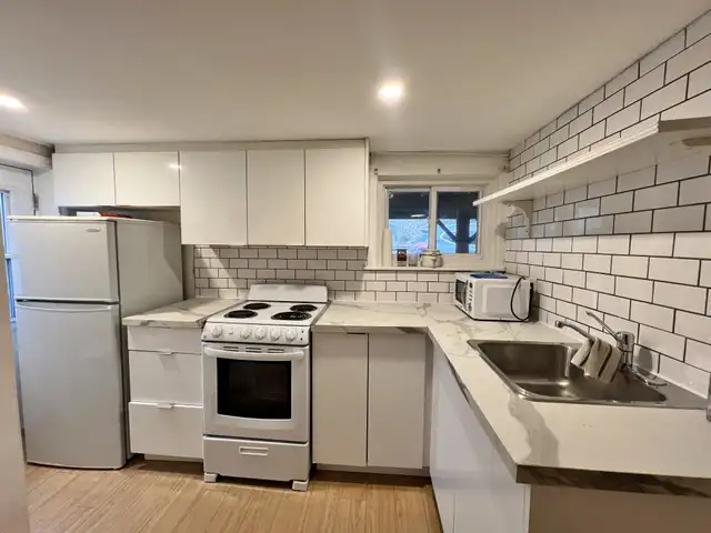 CHARMING 2 BR LOWER LEVEL UNIT | 108 HERRING COVE ROAD | $1595