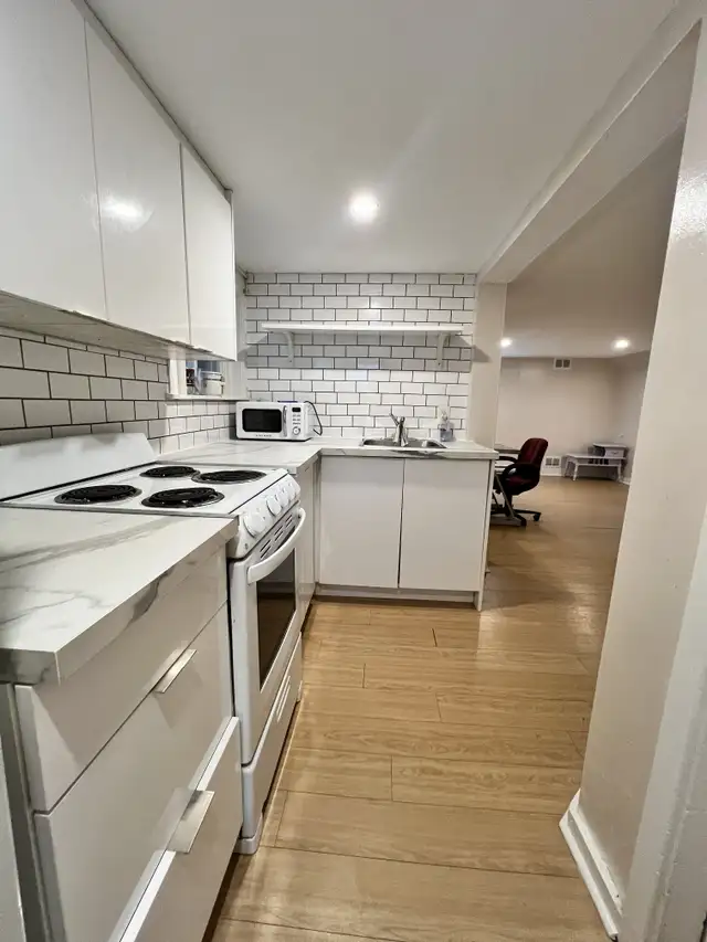 CHARMING 2 BR LOWER LEVEL UNIT | 108 HERRING COVE ROAD | $1595 - Photo 4