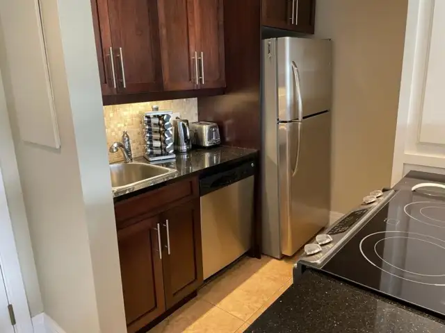 BEAUTIFUL 1 BED 1 BATH FURNISHED CONDO AVAILABLE NOW! - Photo 8