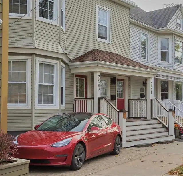 GORGEOUS 3 BR 1 BATH HALIFAX MAIN LEVEL FLAT AVAILABLE NOW!