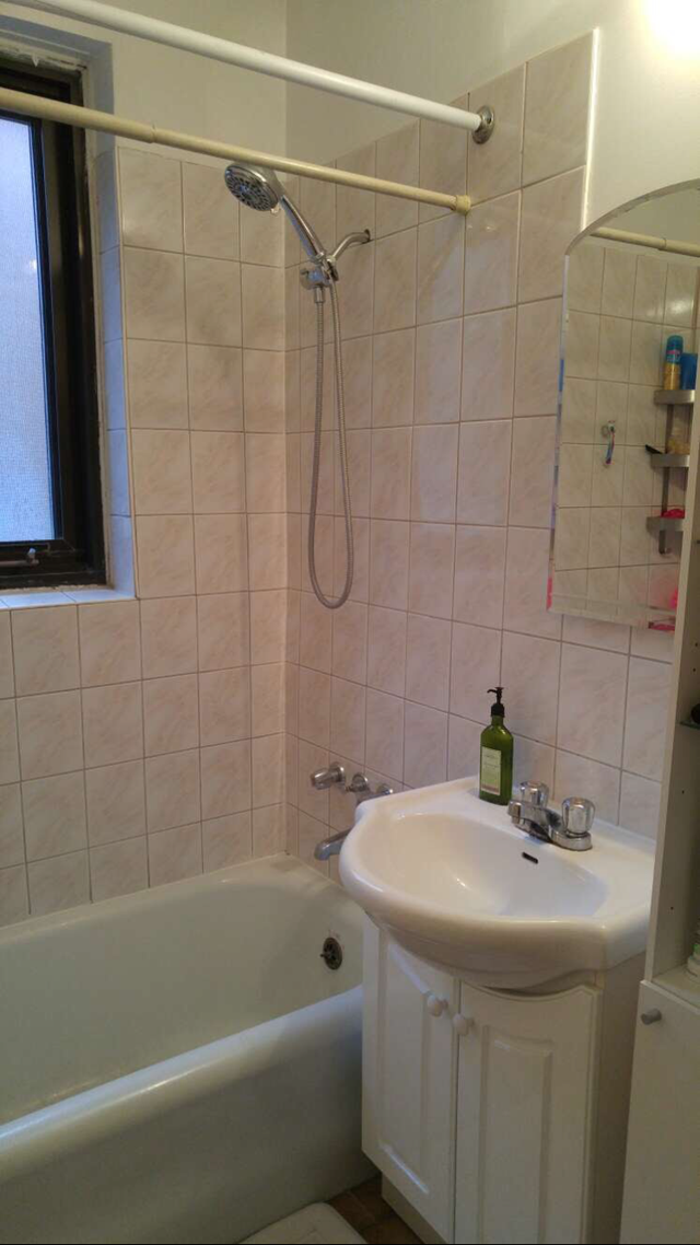 Large renovated  4 1/2 in the heart of Monkland Village for July - Photo 9