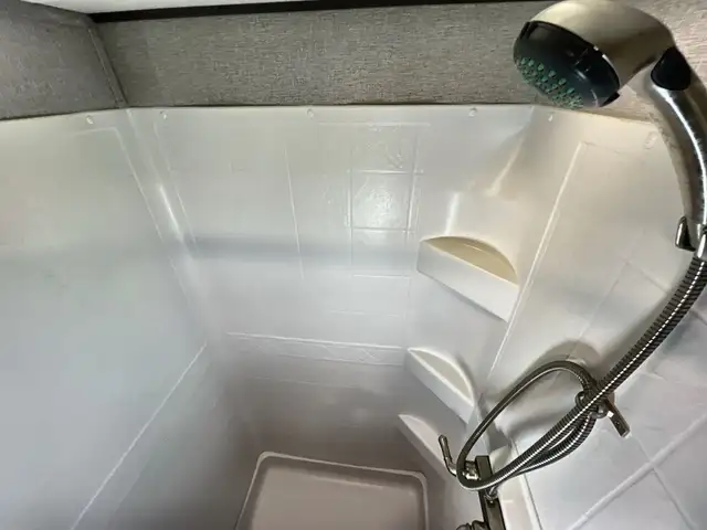 Reflection 150 Series 295RL – Lightweight Luxury Fifth Wheel - Photo 5