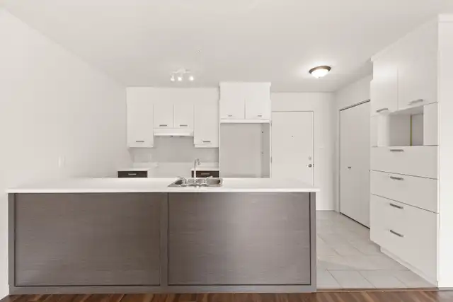 appartement  condo logement 41/2 a loué GARAGE - Photo 2