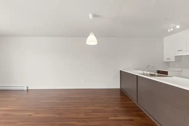 appartement  condo logement 41/2 a loué GARAGE - Photo 3