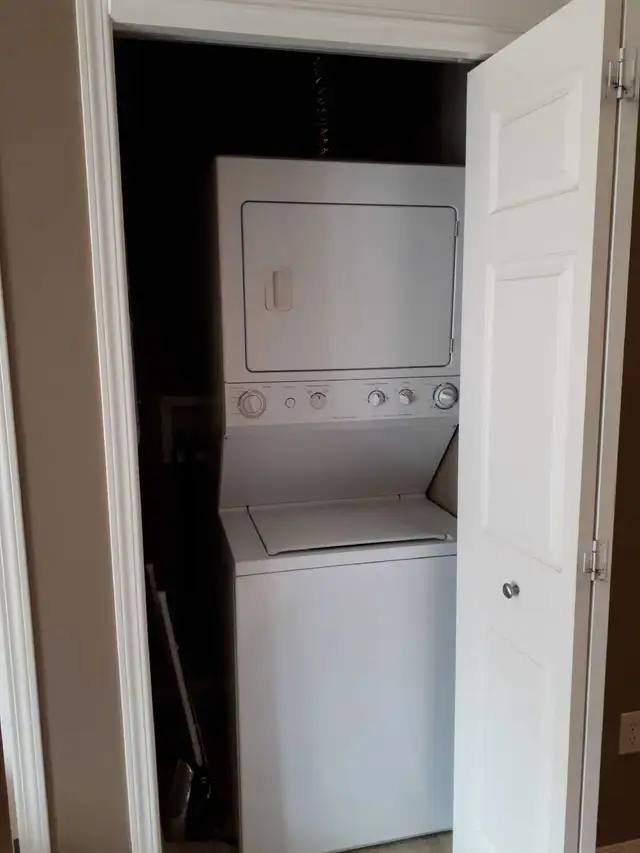 Top Floor Apartment Available! - Photo 4