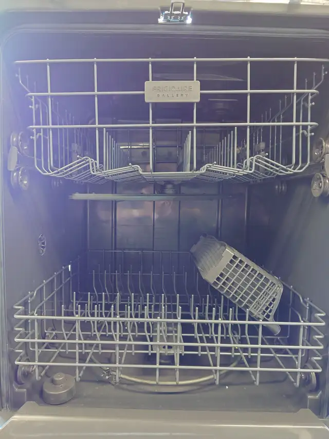 Frigidaire Gallery '24' Stainless Steel DIshwasher on Sale‼️ - Photo 5